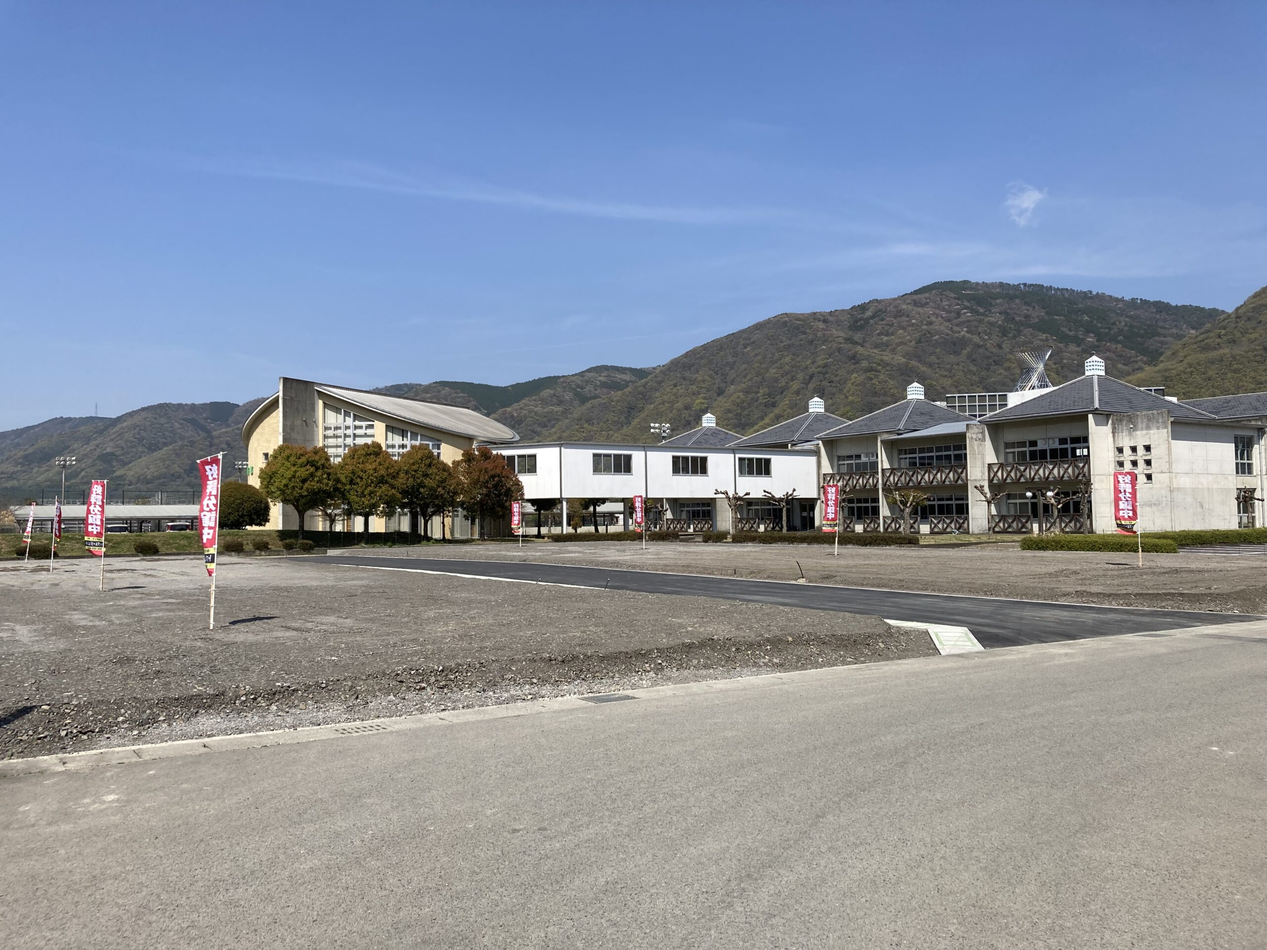 三加茂中学校隣の分譲地